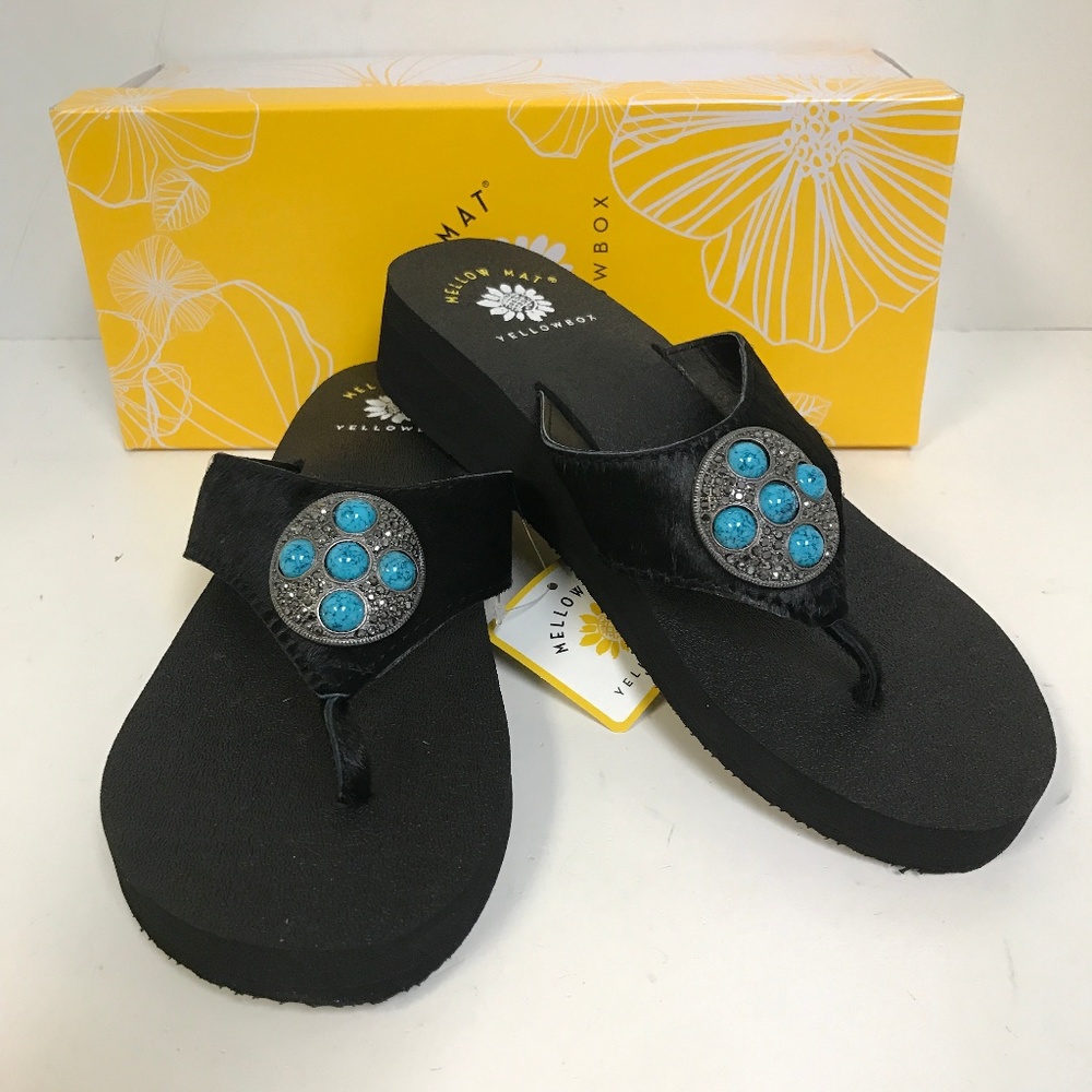 Yellow Box Hailena Black Fur w/ Ornament